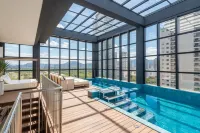 Sua Estadia Exclusiva a Poucos Passos do Mar em Meia Praia - Ffs