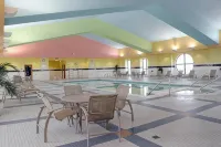 Holiday Inn Express & Suites SPRINGFIELD by IHG - Kolam Renang