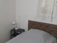 Gîte Thym Dans Campagne Gardoise 5 à 6 Couchages Avec Terrasse+jardinet Clôturé Hôtels à : Combas
