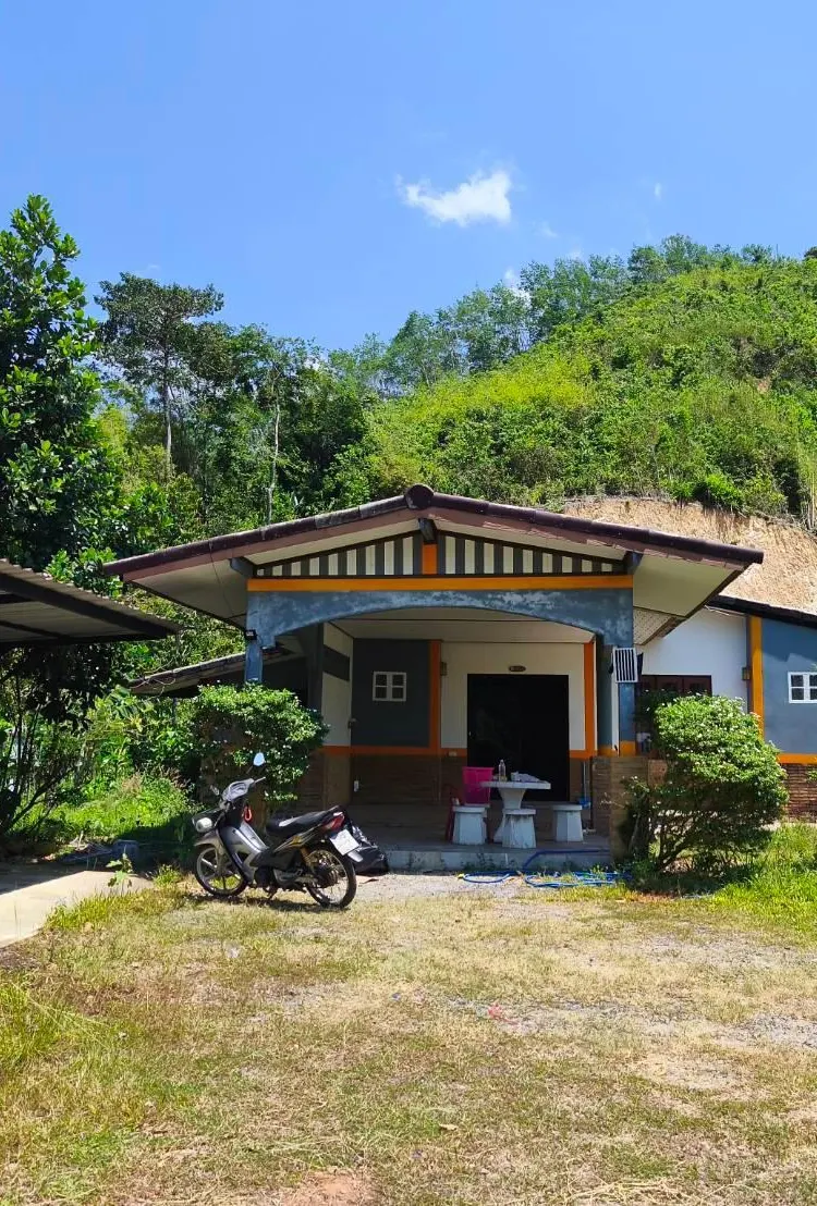 Family House 3 Bedroom Garden Side
