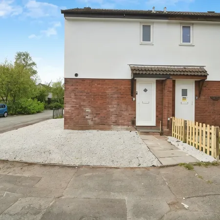 Cosy 2-Bed House | Bury | Free Parking | Near Manchester