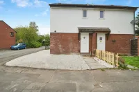 Cosy 2-Bed House | Bury | Free Parking | Near Manchester