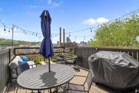Modern 3Br, 2BA Home: 2 King Beds, Off Street Parking; Near Downtown Pittsburgh - บังกะโล
