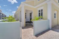 Waterfront 2-BR Oasis with dock – Near Beaches, Stunning Views & Relaxing Vibes! - Apartments