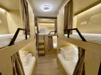 Light Chaser Youth Homestay (Nanjing Railway Station Hongshan Zoo Branch) - Hostellit