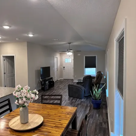 Charming 3-bedroom 2-bath new build in the heart of crestview Hotels in Crestview