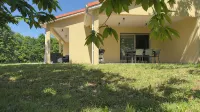La Pause Limousine | Garden & Terrace | Near Limoges | Wifi | Children's games - บังกะโล