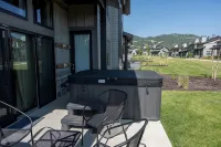 New Luxury Home Sleeps 14 with 2 Bunk Rooms and Hot Tub. Near Skiing and Lake! - 4-Star