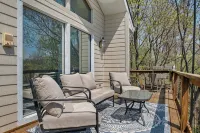 Lakeview Lookout: >Closest Home To Prairie Creek<