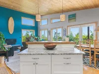Panoramic Rainforest & Ocean Views, Fire Pit & EV Plug in Ucluelet Hotels in Ucluelet