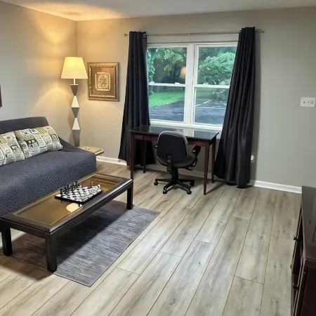 Extended Stay NE Hickory 2 Bed, 1.5 Bath, Workspace, Washer Dryer, Easy Commute