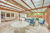 Spacious Home with Heated Pool & HotTub by Stockyards DFW - Homestays