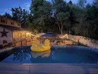 Guest House In the Upper Rattlesnake - Pools
