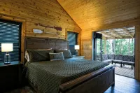 Hillside Hideaway - Lakefront Cabin