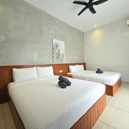 Cozy Home/Pool Cinema/Karaoke Jonker 1.2 km 20+8pax
