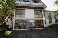 Reykjavik Peace Center Hotel a 