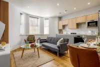 Stunning & Spacious 1-Bed Apt w/ Free Gym & PKG - Condos
