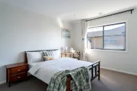 Lux Clyde North Super Spacious Retreat