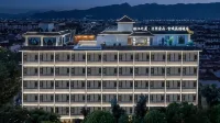 麗江之星丨日照金山·古城ガーデンホテル