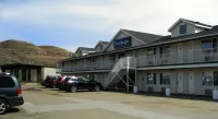 Travelodge by Wyndham Drumheller - Moteles