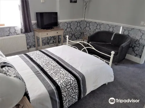 Oakover Guest House - parking