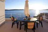 Seafront Luxury Apartments Fun