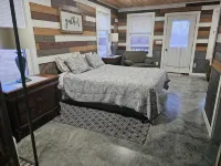Foxy's Den cozy grain bin cabin with WiFi & AC in serene Kidder. Quiet & serene. - Wifi