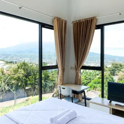 Urbanview Golden Barbie Near Jawa Timur Park 2 Hotels near Batu Night Spectacular