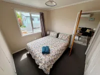 Mackenzie Cottage - Close to town! - Wifi