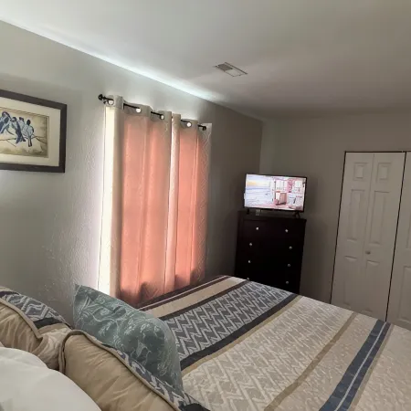 Comfy Newly Remodeled Walk-in, No Stairs BlueBird Retreat