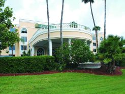 La Quinta Inn & Suites by Wyndham Sarasota Downtown
