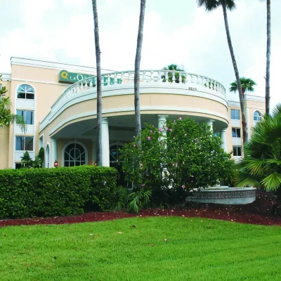 La Quinta Inn & Suites by Wyndham Sarasota Downtown Các khách sạn gần Đảo St Armands Circle