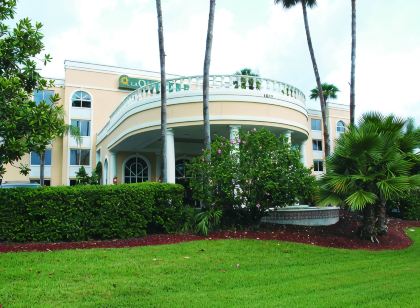 La Quinta Inn & Suites by Wyndham Sarasota Downtown