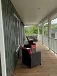 RiverView Cabin 2 Bedroom/1 Bath, Deck w/Hot Tub & Beautiful View/Fire Pit/Grill