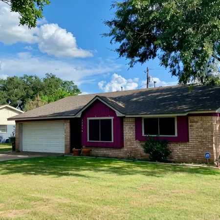 AggieLand Vacation House! Charming 3-BR 2-BA only 3 miles from Texas A&M Campus