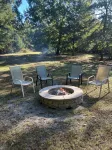 Beautiful secluded cottage with gated privacy.