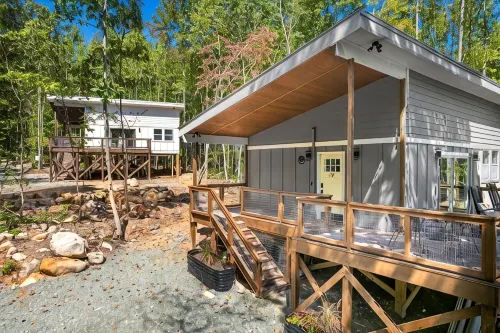 Two Tree Houses - Beehive & H20
