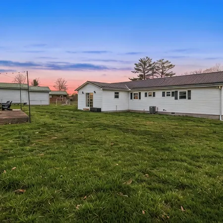 Cozy 3 Bedroom Home Just Minutes from NRG Featuring a Fire Pit/Indoor Hot Tub