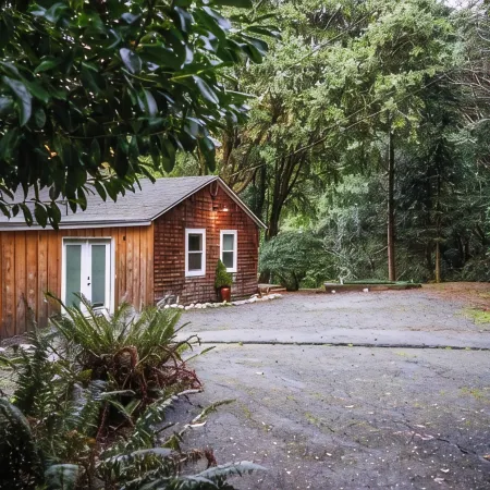 Scenic River Retreat w/ Deck •View •Lawn Games • Wood Stove