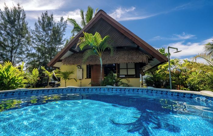 Toahere Beach House - Beachfront - Pool - Pontoon