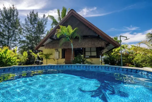 Toahere Beach House - Beachfront - Pool - Pontoon - 4-Star