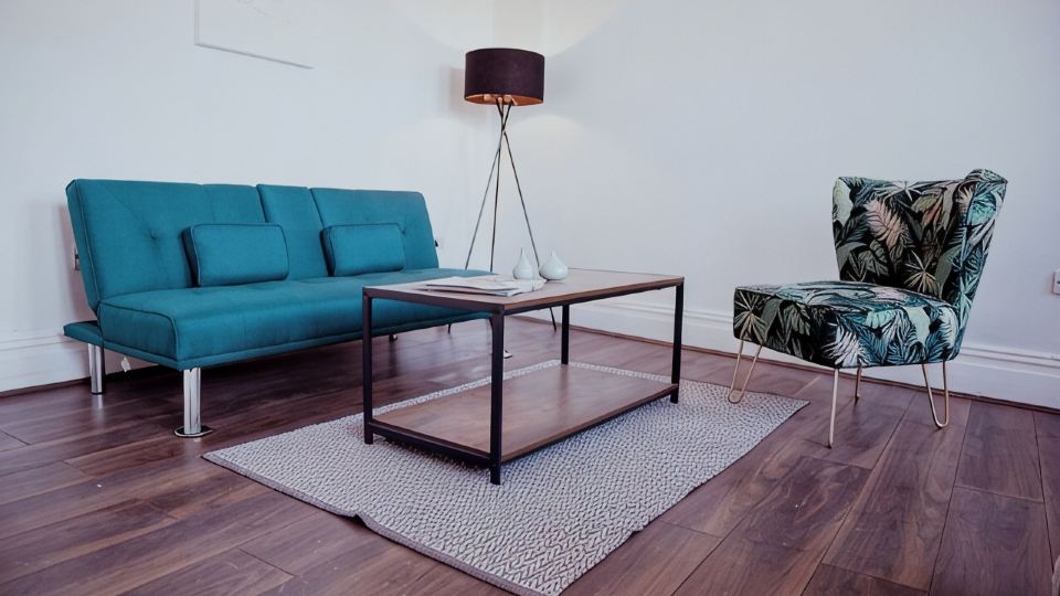 Converted bank: centre of Town (split apartment)