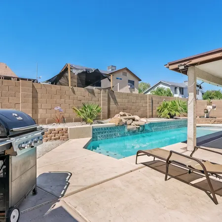 Prime Location With Pool Just 3-mins From Westgate Entertainment!