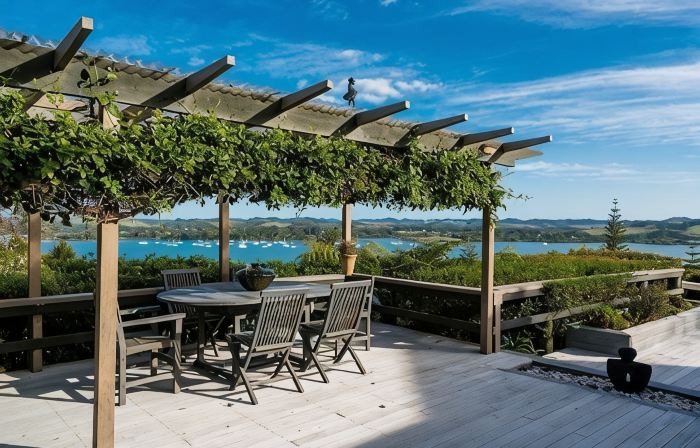 Luxury Five Bedroom Private Beach Estate with Starlink