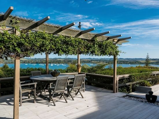 Luxury Five Bedroom Private Beach Estate with Starlink