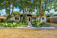 Olas Oasis - Chic Luxe House + Pool for 10 - Private Pools