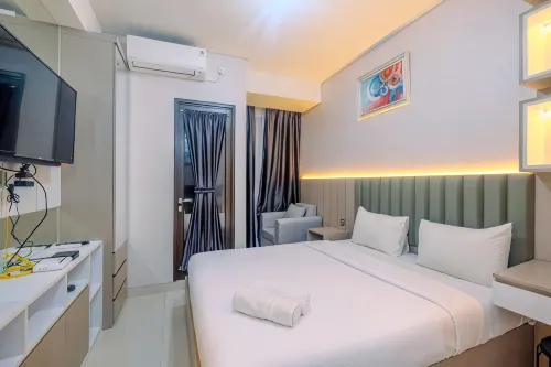 Nice and Comfy Studio at Transpark Cibubur Apartment By Travelio