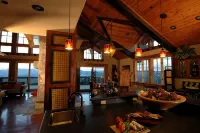 8 Bedrooms, Sleeps 18, 12 bath, Movie theater, Spa, Hot tub, ELEVATOR