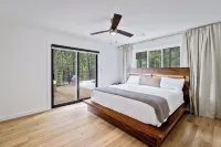 The Nest at Eagle Bay Cove on Lake D'Arbonne with pool, boathouse and game room! - Wi-Fi