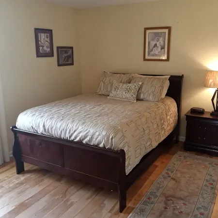 Beautiful home in peaceful and safe neighborhood, next to shoppes, restaurants..